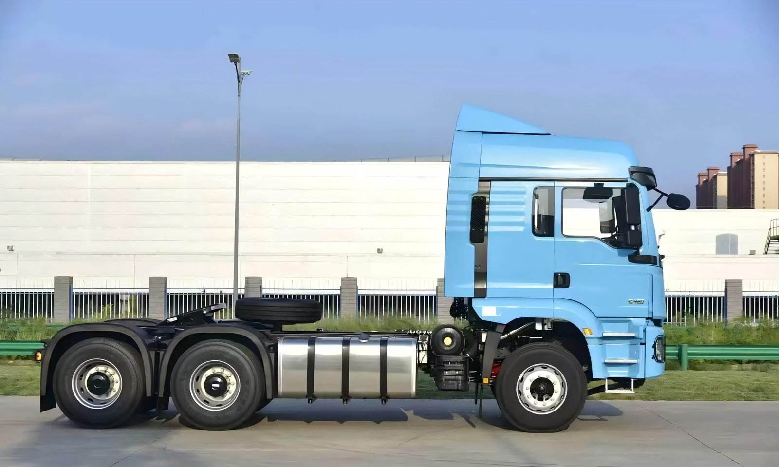 SHACMAN X3S 4×2 Terminal Tractor SX4183G3M3J3610 - image 4