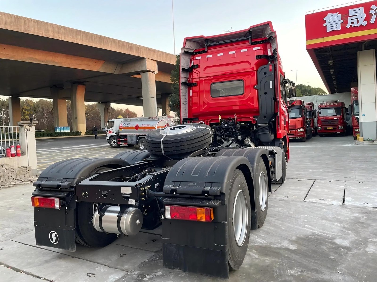Shacman X5000 6×4 Tractor Truck SX4250XC4Q - image 4