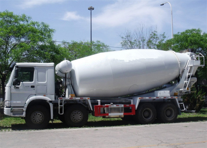 10CBM SINOTRUK HOWO Cement Mixer Truck - image 2