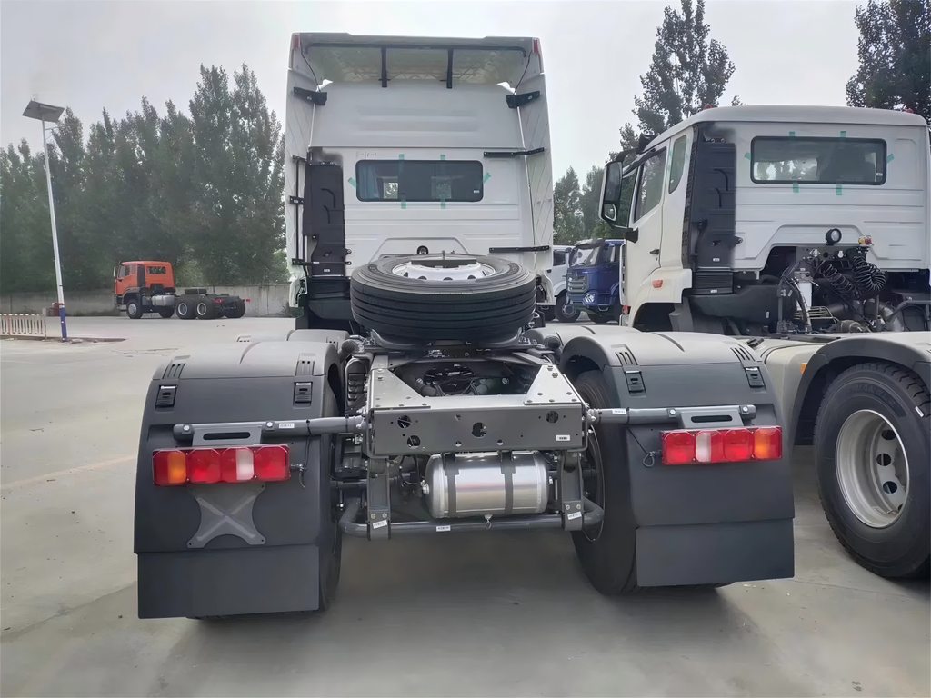 SINOTRUK HOWO NX 4x2 Tractor Truck for Construction Transport