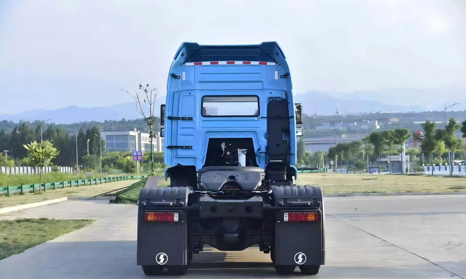 SHACMAN X3S 4×2 Terminal Tractor SX4183G3M3J3610 - image 8