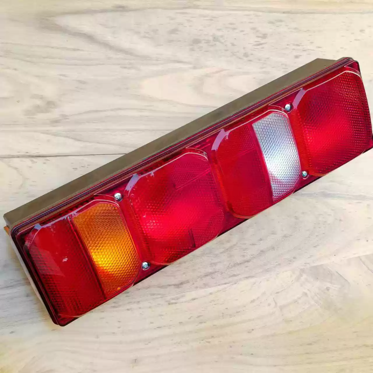 DECHUANG WG9925810001 WG9925810002 Rear Combination Lamp for SINOTRUK HOWO A7 Truck - image 2