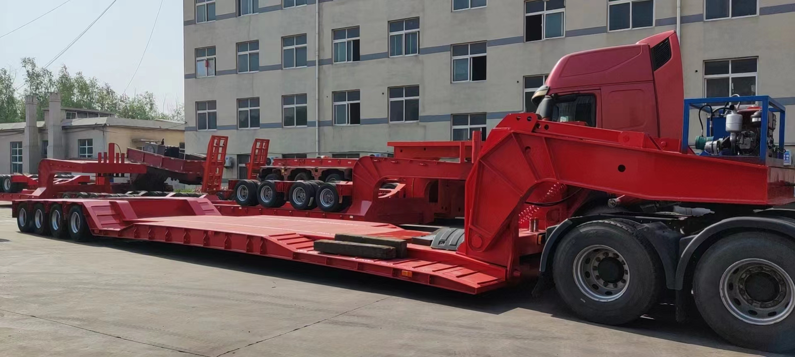 DECHUANG Detachable Gooseneck Lowbed Semi Trailer - image 3