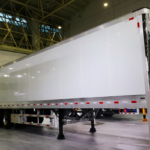 DECHUANG 13.6m Van Semi Trailer 32.1 Ton Payload