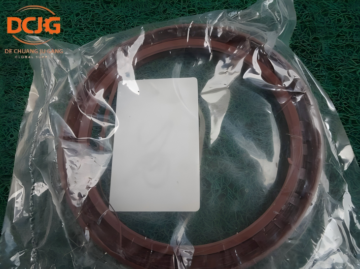 SINOTRUK HOWO WP10 Engine 61500010100 Rear Crankshaft Oil Seal Engine Spare Parts - image 3