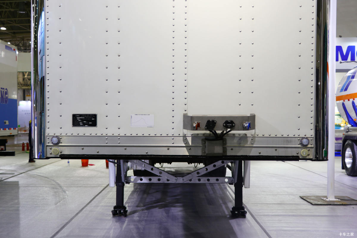 DECHUANG 13.6m Van Semi Trailer - image 6
